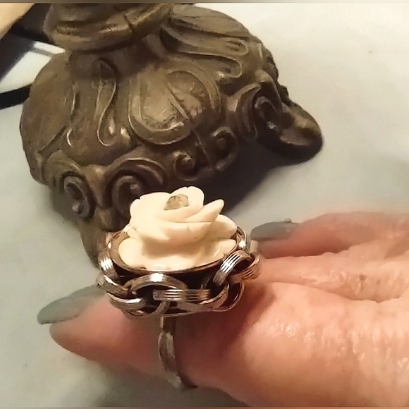 3-D Rose Flower Carved Plastic Vintage Ring - Picture 9 of 10